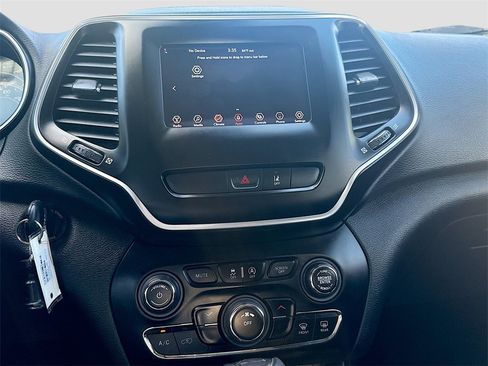 Used 2021 Jeep Cherokee Latitude w/ Mopar Interior Package image 15