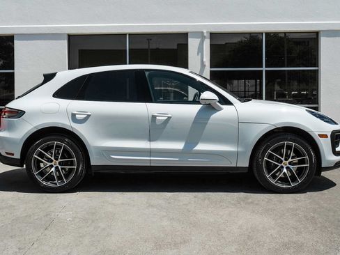 Used 2024 Porsche Macan AWD/4WD image 9