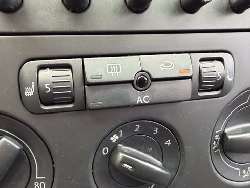 Used 2007 Volkswagen Rabbit 4-Door FWD image 16