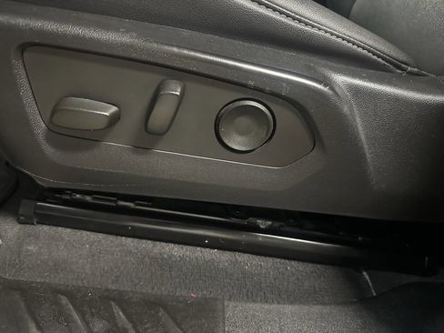 Used 2023 Chevrolet Colorado LT w/ LT Convenience Package III image 19