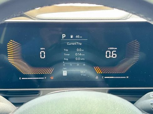 Used 2025 Kia Carnival FWD image 26