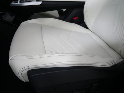 Used 2026 BMW X1 xDrive28i image 9