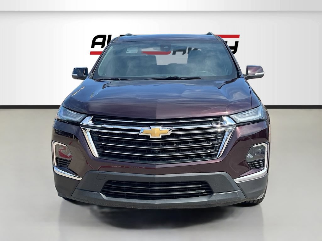 Used 2023 Chevrolet Traverse LT FWD image 2