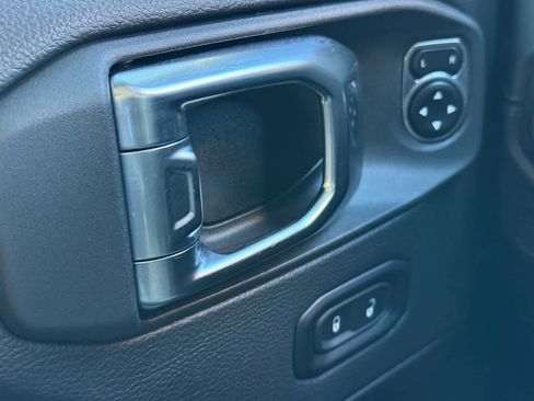 Used 2025 Jeep Gladiator Mojave w/ Convenience Group image 23