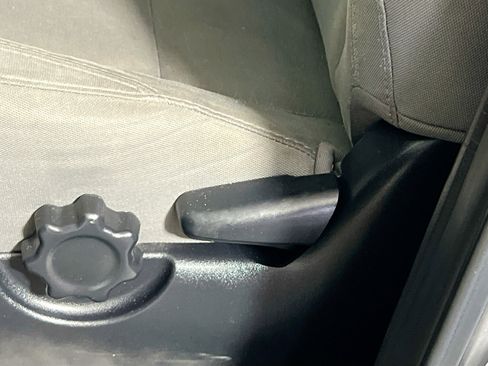 Used 2018 Toyota Tacoma SR RWD image 15