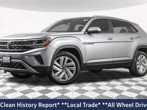 Used 2020 Volkswagen Atlas Cross Sport SE w/ Panoramic Sunroof Package image 2