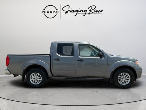 Used 2018 Nissan Frontier SV RWD image 8