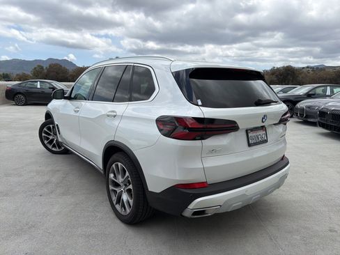 Used 2024 BMW X5 sDrive40i w/ Parking Assistance Package RWD image 2