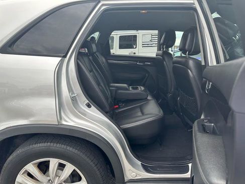 Used 2011 Kia Sorento EX w/ Premium Pkg AWD/4WD image 19