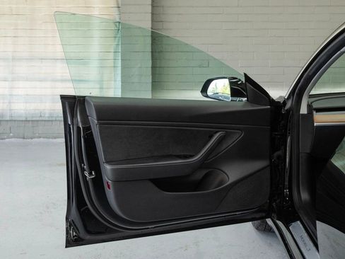 Used 2019 Tesla Model 3 Standard Range Plus image 25