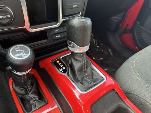 Used 2024 Jeep Wrangler Unlimited Sport AWD/4WD image 29