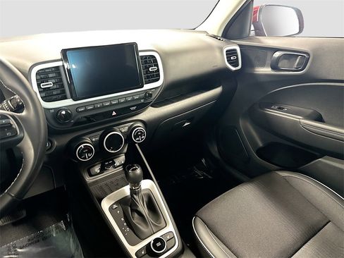 Used 2024 Hyundai Venue Limited image 22