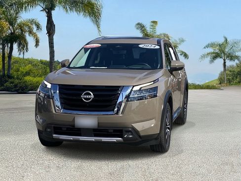 Certified 2024 Nissan Pathfinder Platinum FWD image 7