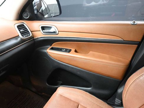 Used 2011 Jeep Grand Cherokee Overland Summit image 24