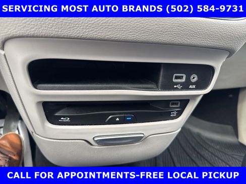 Used 2017 Chrysler Pacifica Limited image 35
