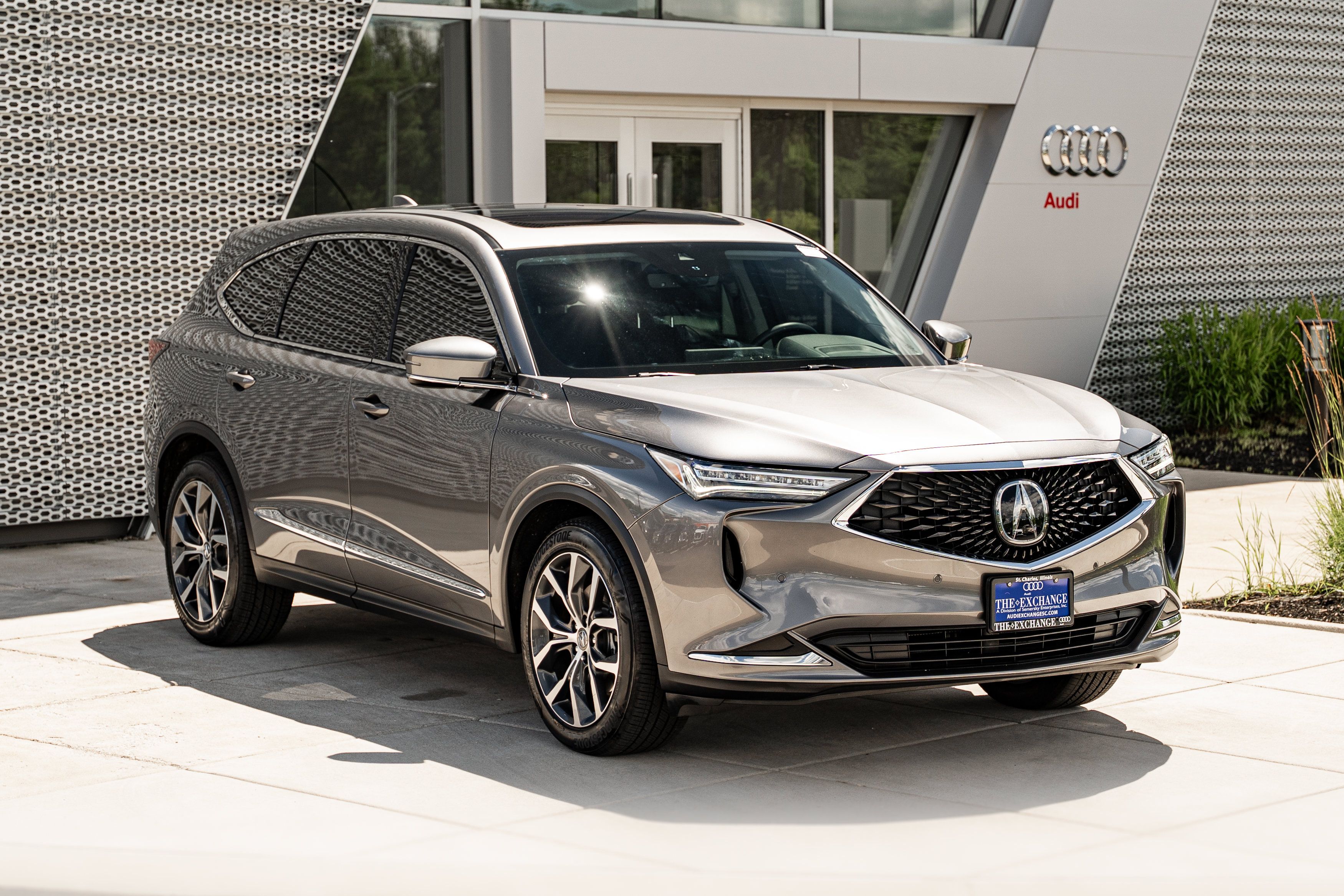 Used 2024 Acura MDX w/ Technology Package AWD/4WD image 2