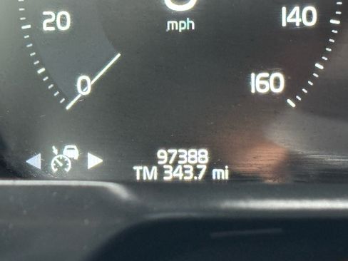 Used 2016 Volvo XC90 T6 R-Design w/ Convenience Package image 18