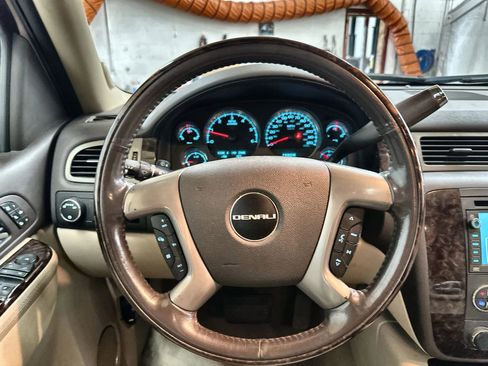 Used 2011 GMC Yukon Denali AWD/4WD image 16