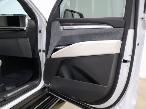 Used 2026 Cadillac Escalade V AWD/4WD image 44