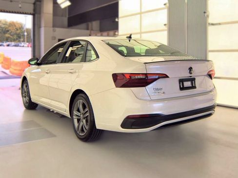 Used 2023 Volkswagen Jetta SE FWD image 5