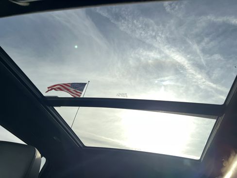 Used 2023 Chevrolet Tahoe LT w/ Luxury Package image 28