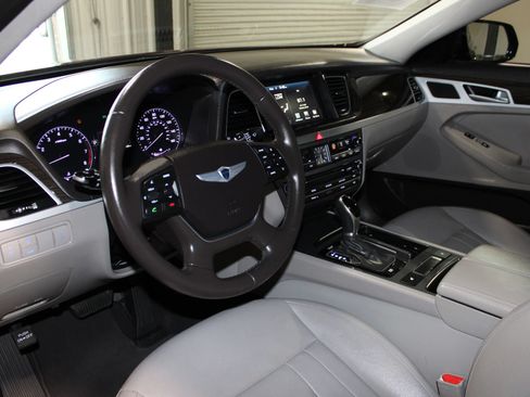 Used 2015 Hyundai Genesis 3.8 RWD image 18