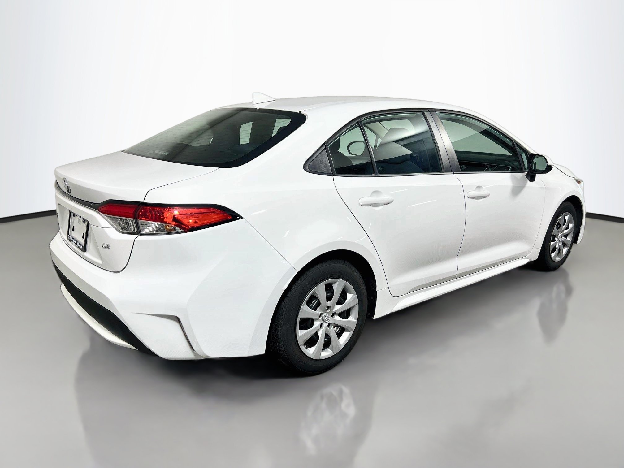 Used 2021 Toyota Corolla LE FWD image 4