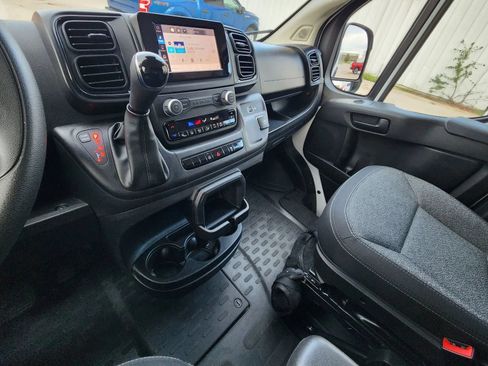 Used 2025 RAM ProMaster 2500 w/ U-Haul Equipment Group FWD image 25