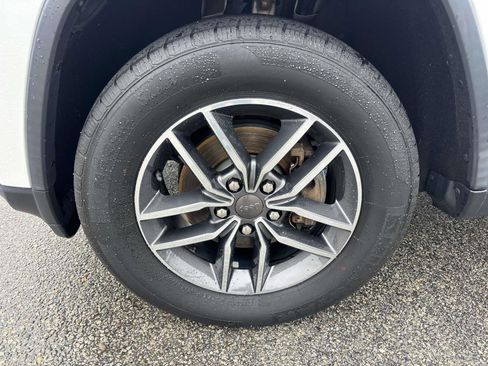 Certified 2019 Jeep Grand Cherokee Limited image 8