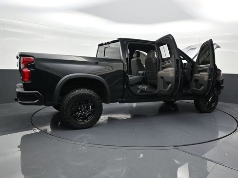 Used 2025 Chevrolet Silverado 1500 ZR2 w/ Technology Package image 32