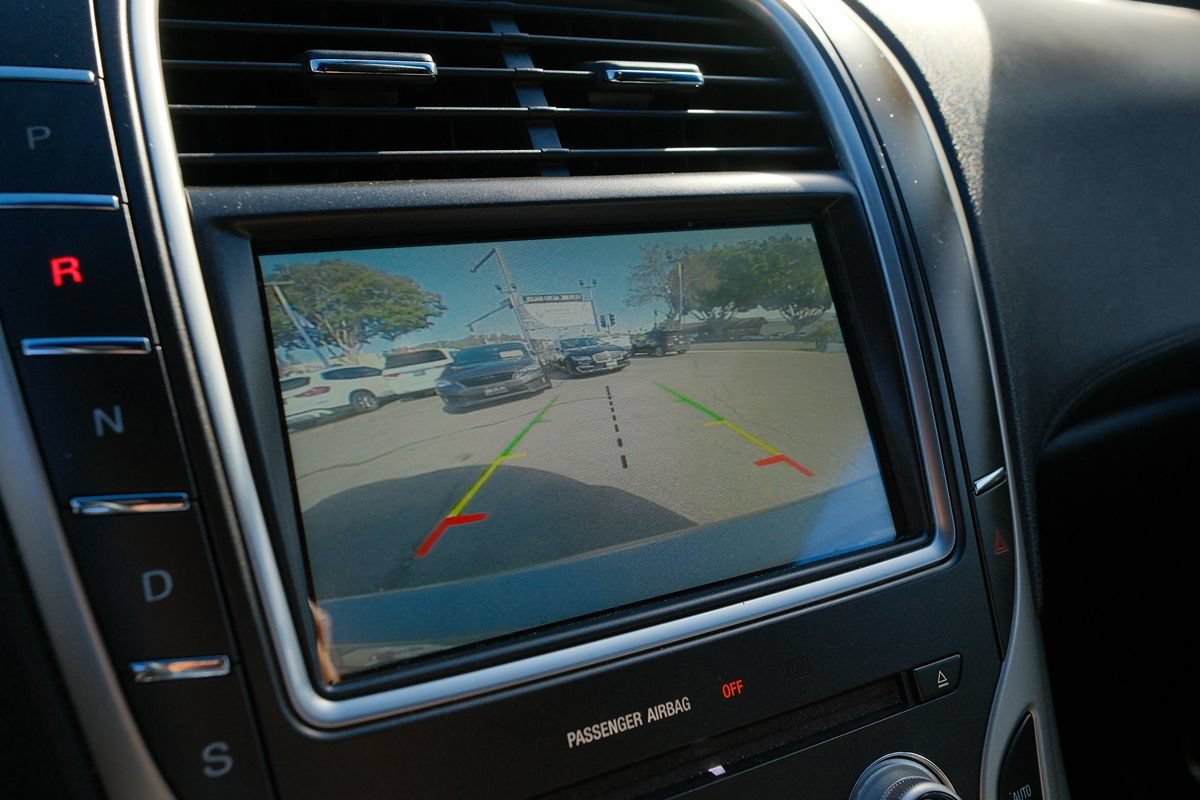 Used 2016 Lincoln MKX Select w/ Select Plus Package FWD image 22