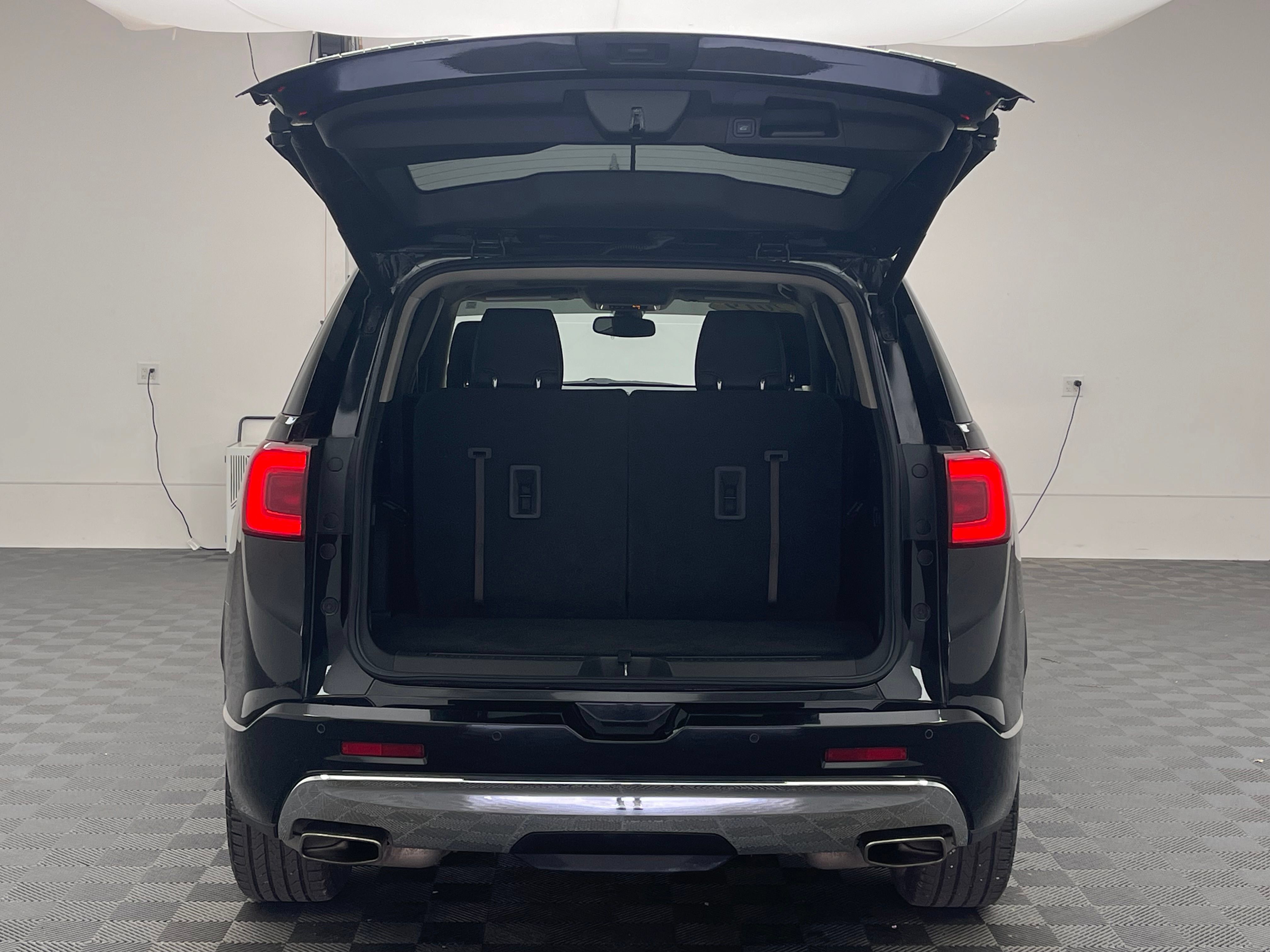 Used 2019 GMC Acadia Denali w/ Technology Package AWD/4WD image 9