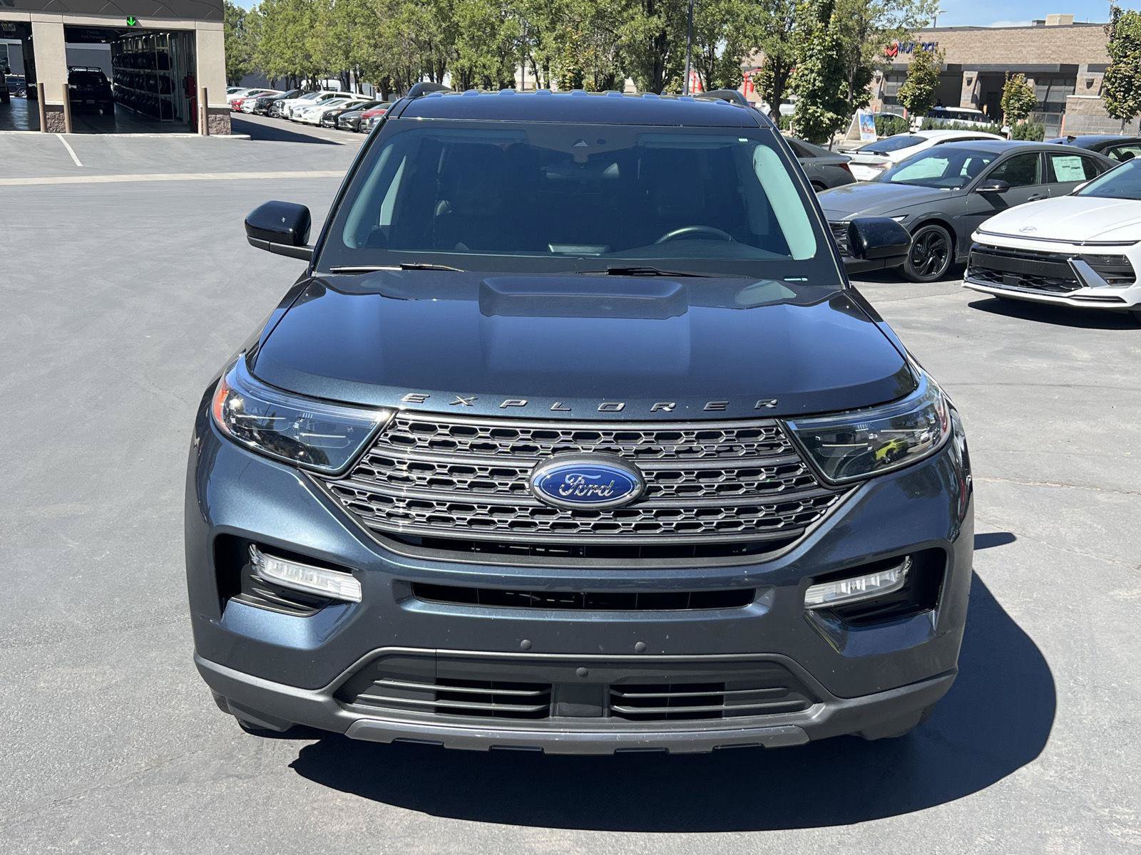 Used 2022 Ford Explorer XLT w/ Equipment Group 202A AWD/4WD image 11