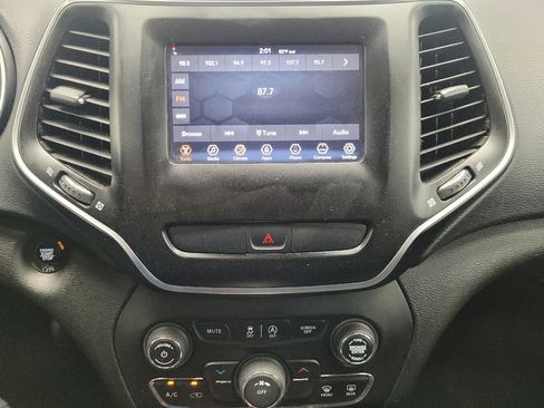 Used 2019 Jeep Cherokee Latitude Plus image 25