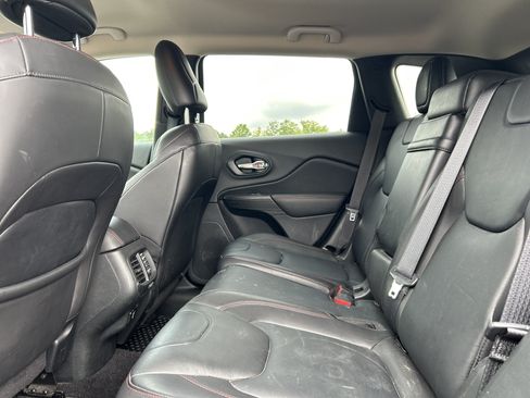 Used 2016 Jeep Cherokee Trailhawk w/ Comfort/Convenience Group AWD/4WD image 11