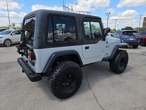 Used 2005 Jeep Wrangler X w/ Tire & Wheel Group (Ecco) AWD/4WD image 8