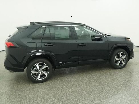 New 2025 Toyota RAV4 SE image 10