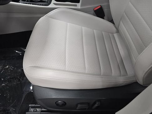 Certified 2023 Volkswagen Jetta SE w/ Panoramic Sunroof Package FWD image 29