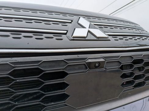 Used 2022 Mitsubishi Outlander SE image 10