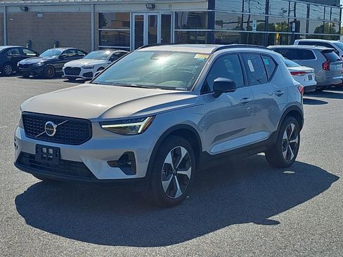 Certified 2025 Volvo XC40 B5 Plus AWD/4WD image 16
