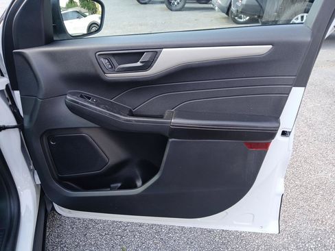 Used 2022 Ford Escape S AWD/4WD image 15