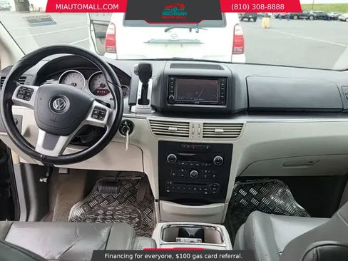 Used 2011 Volkswagen Routan SEL image 7