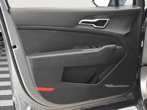 Used 2025 Kia Sportage LX image 22