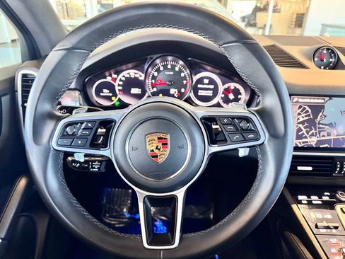 Used 2023 Porsche Cayenne Platinum Edition image 28