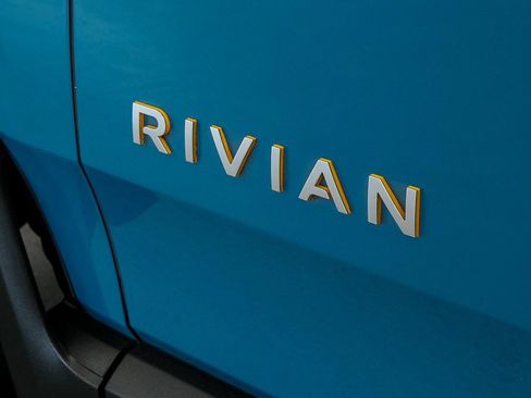 Used 2023 Rivian R1S Adventure AWD/4WD image 12