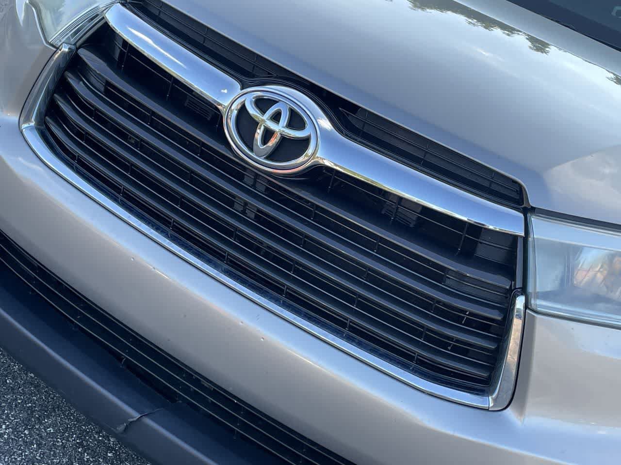 Used 2015 Toyota Highlander XLE AWD/4WD image 37