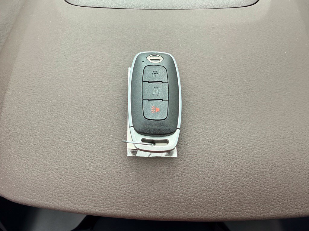 Used 2023 Nissan Rogue S AWD/4WD image 35