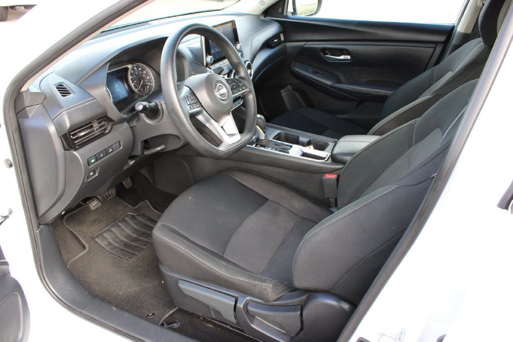 Used 2025 Nissan Sentra SV FWD image 15