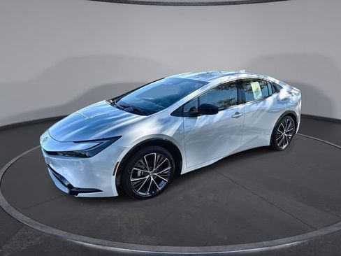 Used 2025 Toyota Prius XLE image 1