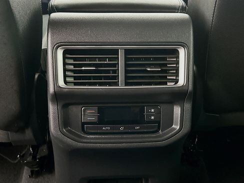 Used 2025 Volkswagen Atlas SE image 28